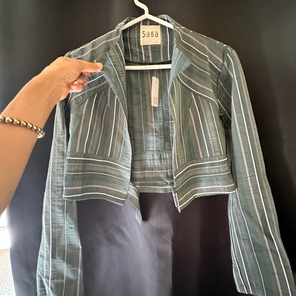 Incredibly slimming, cool and stylised crop jacket - Picture 7 of 7